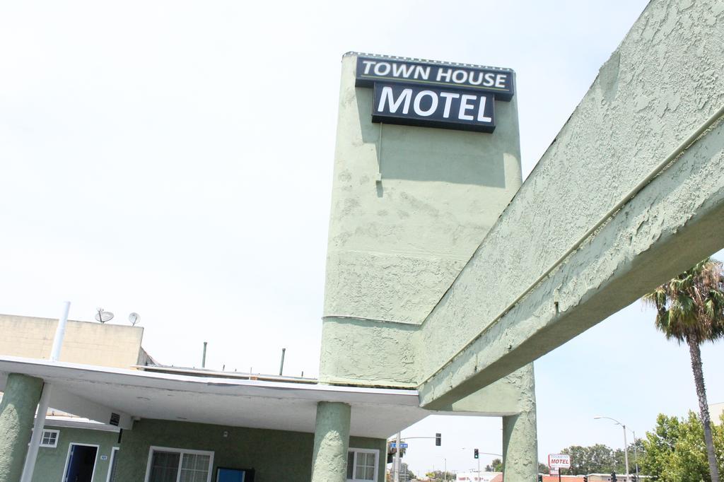 Town House Motel Lynwood Esterno foto