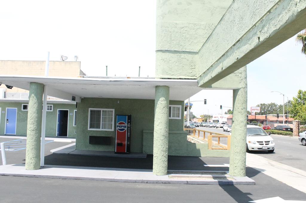 Town House Motel Lynwood Esterno foto
