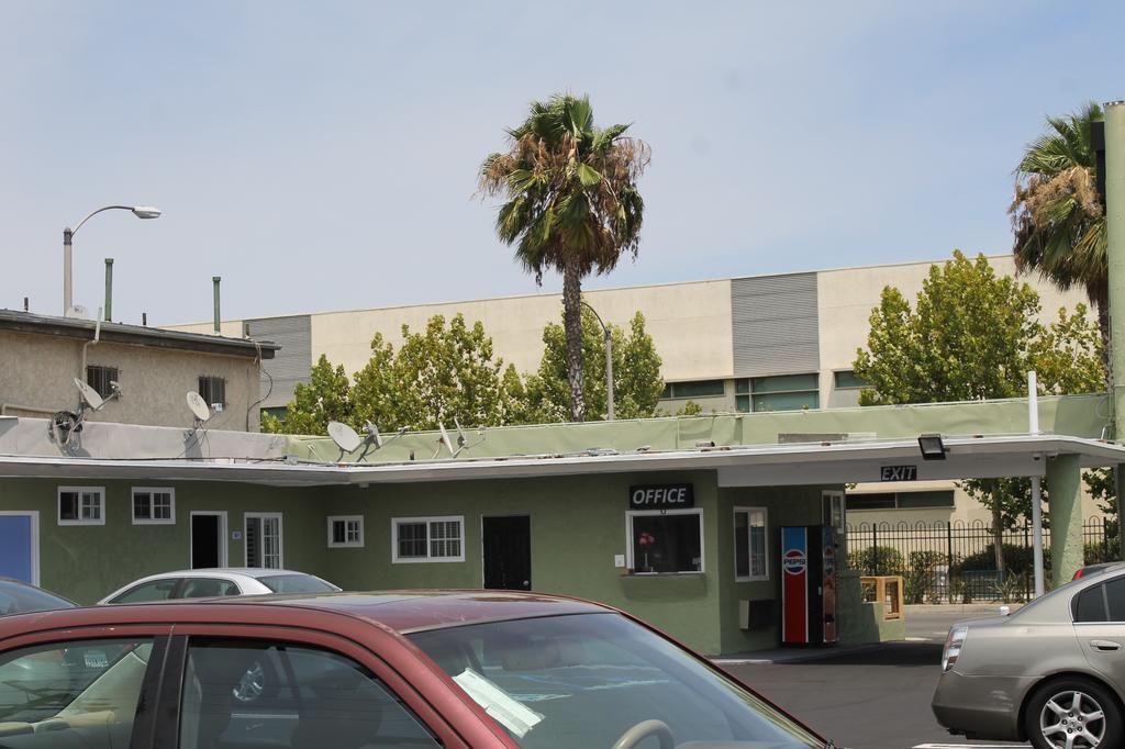 Town House Motel Lynwood Esterno foto