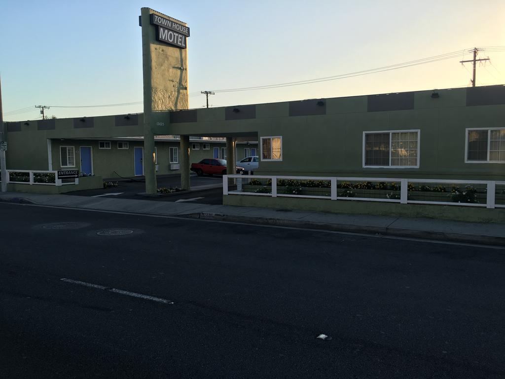Town House Motel Lynwood Esterno foto